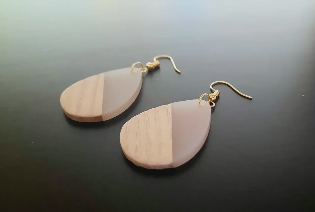 Frosted glass light brown wooden earrings, tear-shaped made of walnut wood, synthetic resin and real wood, new, handmade earrings, Germany, 6 cm