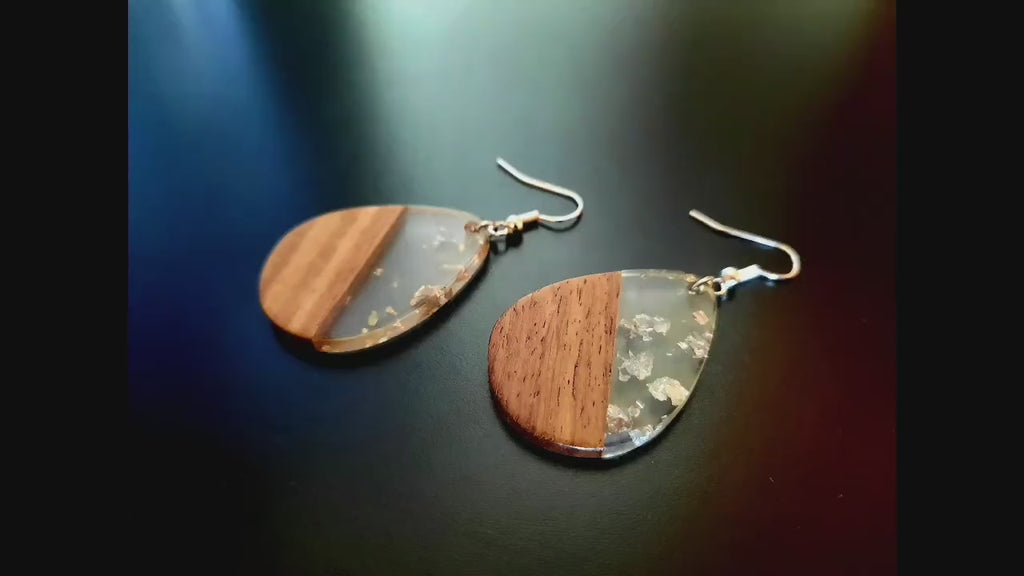 Silver-transparent wooden earrings in the form of tears made of walnut wood, resin and gold foil, new, handmade earrings from Germany, 5 cm