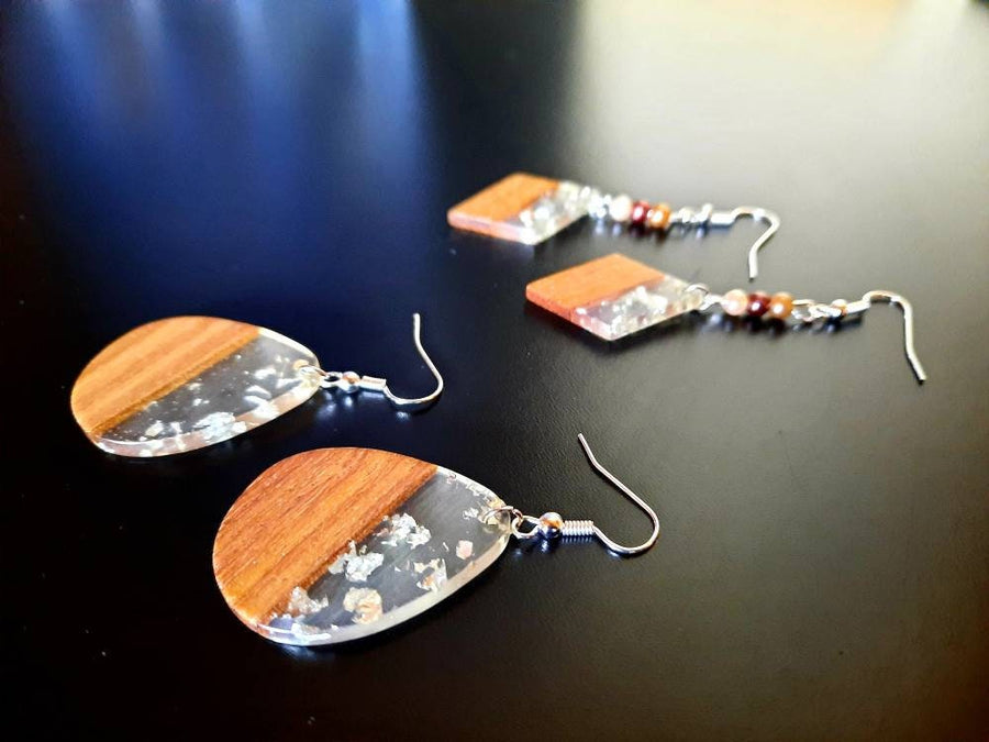 Silver-transparent wooden earrings in the form of tears made of walnut wood, resin and gold foil, new, handmade earrings from Germany, 5 cm