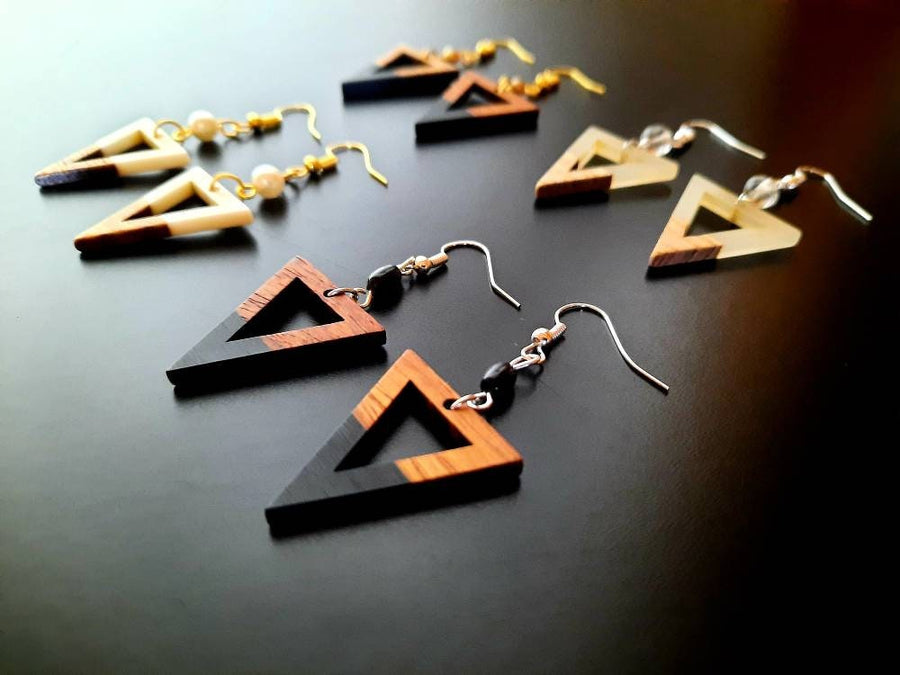 White-brown wooden earrings in the form of triangles with triangular hole, walnut wood and resin, new, handmade earrings, Germany, 5 cm