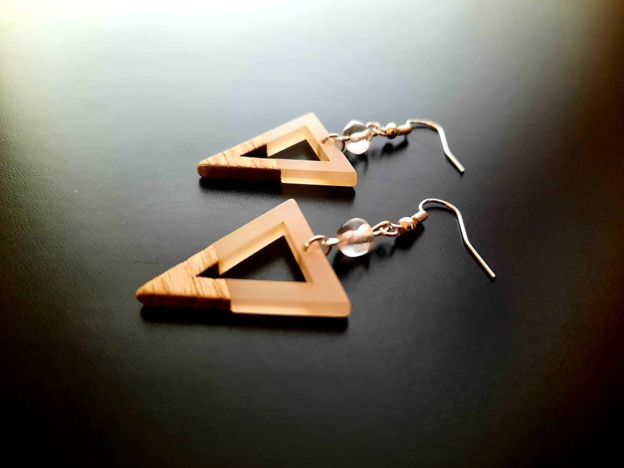 Cream-transparent wooden earrings in the form of triangles with hole, walnut wood and resin, new, handmade earrings from Germany, 5 cm