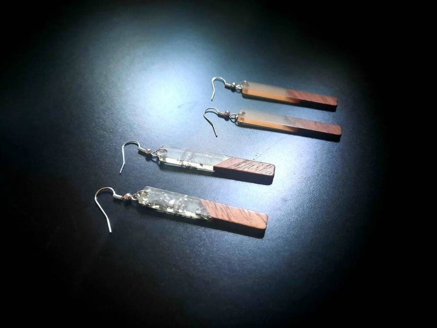 Silver-transparent wooden earrings in the form of long sticks, walnut wood, resin and silver foil, handmade earrings, Germany, 7 cm