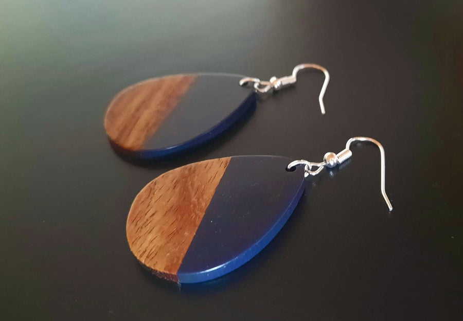 Frosted glass light brown wooden earrings, tear-shaped made of walnut wood, synthetic resin and real wood, new, handmade earrings, Germany, 6 cm