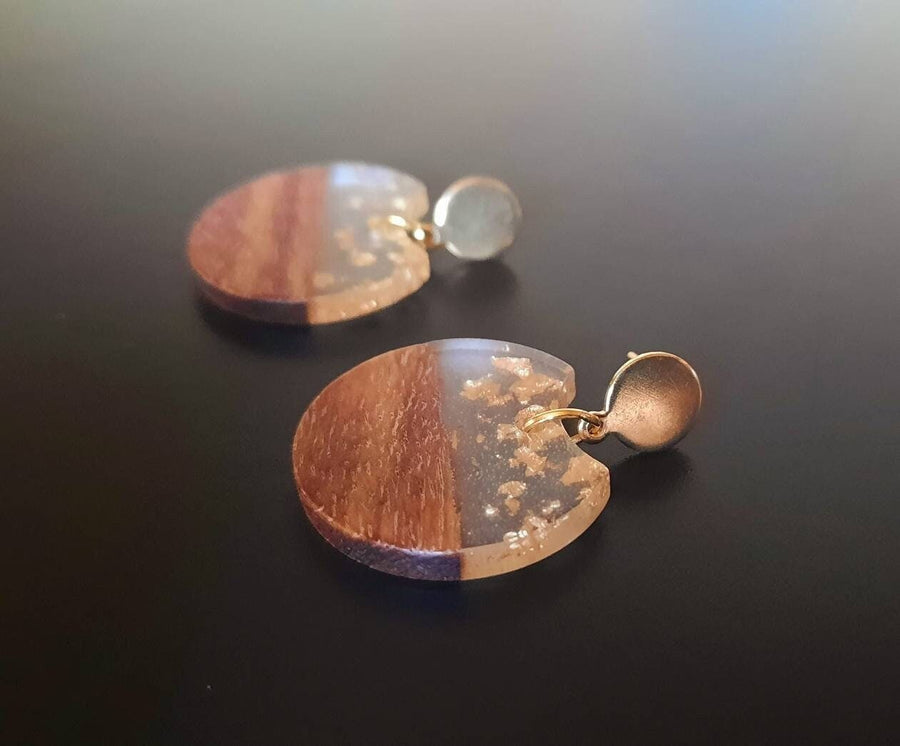 Golden ear studs made of wood, circles made of walnut wood, synthetic resin & gold foil, handmade wooden / hanging earrings from Germany, 4 cm, round