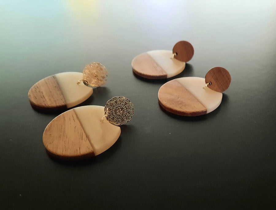 White-brown wooden earrings/ ear studs, circles made of walnut wood and white synthetic resin, handmade hanging earrings from Germany, 6 cm, new