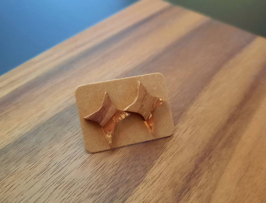 White-brown earrings made of walnut wood and synthetic resin, wooden earrings in white, star-shaped, handmade earrings from Germany, 1 cm