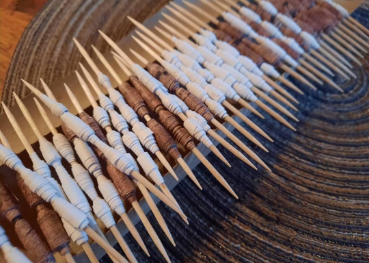 Bastelidee für Kinder: Perlen einfach selbst herstellen