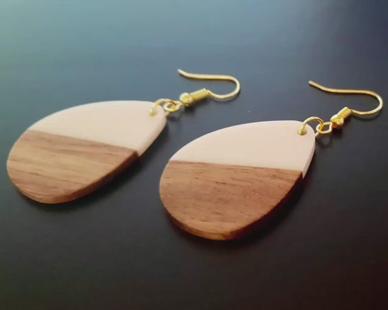 White-brown wooden earrings, teardrop-shaped made of walnut wood, synthetic resin and real wood, new, handmade earrings in white, Germany, 5 cm