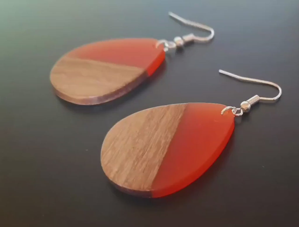 Orange-brown wooden earrings, teardrop-shaped made of real walnut wood, synthetic resin and wood, handmade earrings in orange, Germany, 6 cm