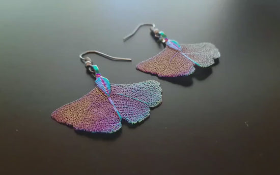 Ginkgo earrings in purple metallic, real gingko leaves on hanging earrings, filigree, real leaf flatinated, handmade from Germany