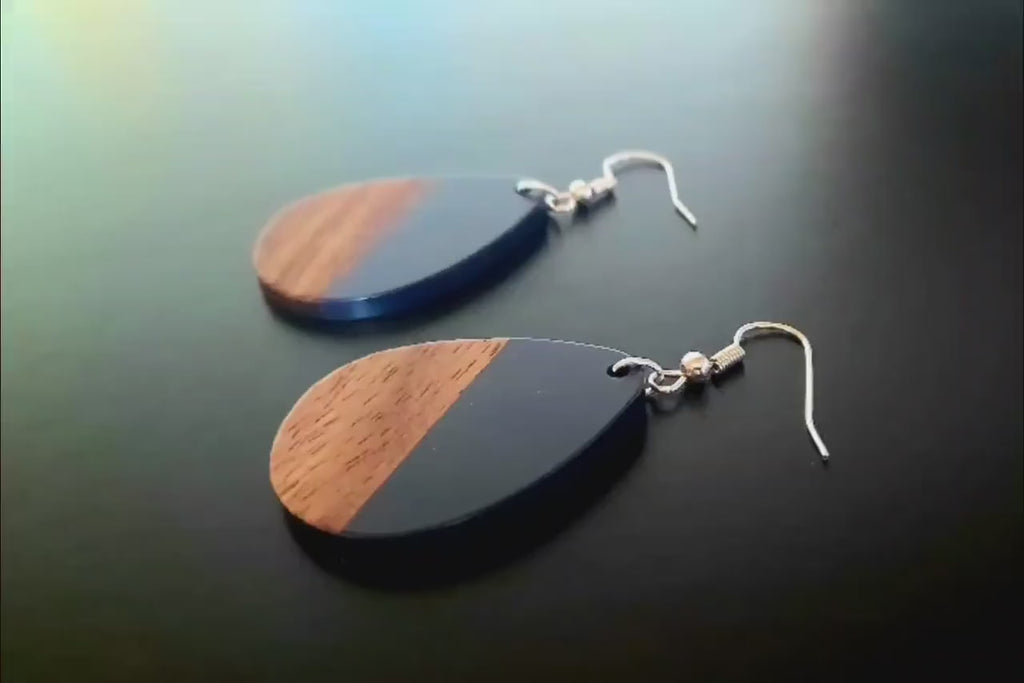 Black-brown wooden earrings, teardrop-shaped made of walnut wood, synthetic resin and real wood, new, handmade earrings from Germany, 5 cm