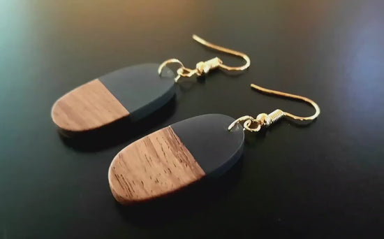 Black wooden earrings in oval, walnut wood and black resin, handmade hanging earrings, handmade, earrings, Germany, 4 cm