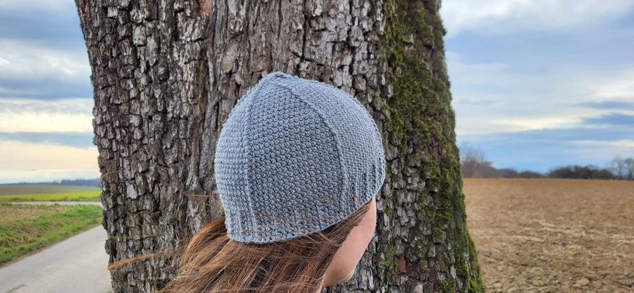 Dunkelgrüne Beanie-Mütze für Damen aus Merinowolle