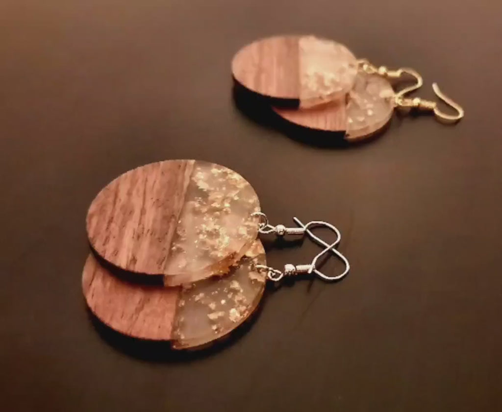 Gold-transparent wooden earrings in the form of long rods, walnut wood, resin and gold foil, handmade earrings, Germany, 7 cm, new