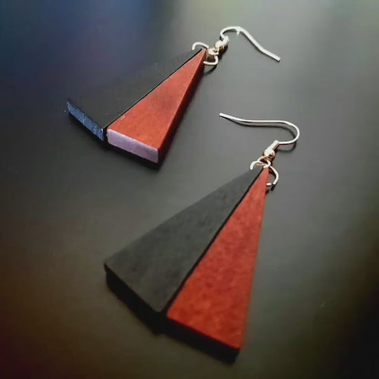 Black-brown wooden earrings in the form of triangles with pendants made of walnut wood and resin, new, handmade earrings from Germany