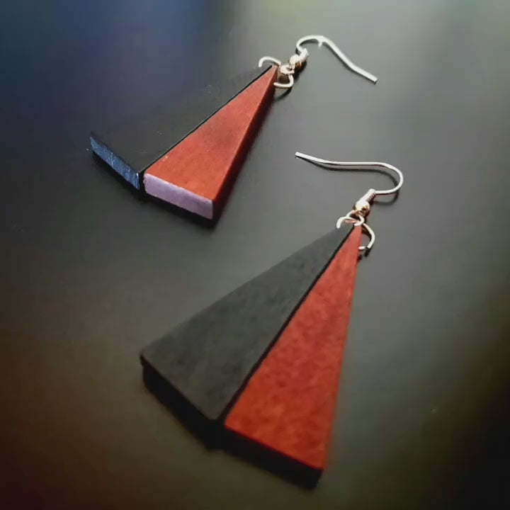 Black-brown wooden earrings in the form of triangles with pendants made of walnut wood and resin, new, handmade earrings from Germany