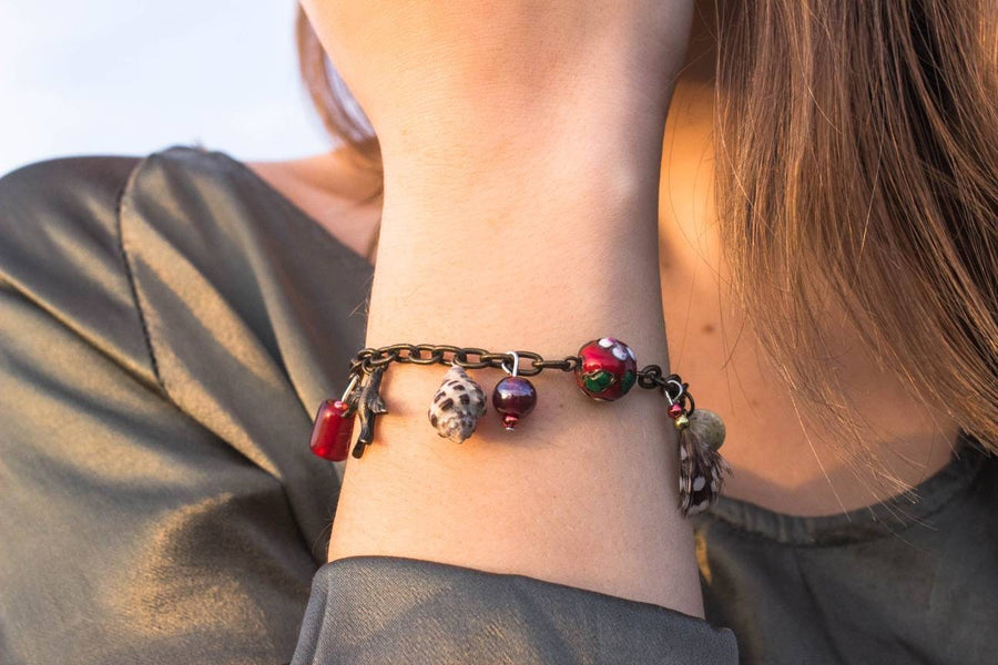 Red begging bracelet / pearl bracelet in many colors, bracelet with glass beads and metal pendants, customizable handmade, Germany