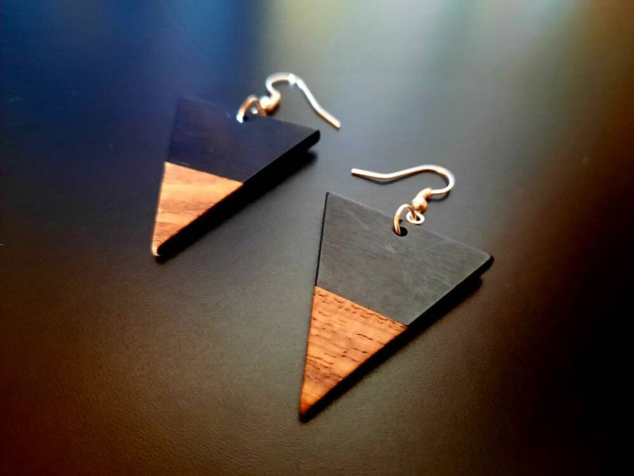 Black-brown wooden earrings in the form of triangles with pendants made of walnut wood and resin, new, handmade earrings from Germany