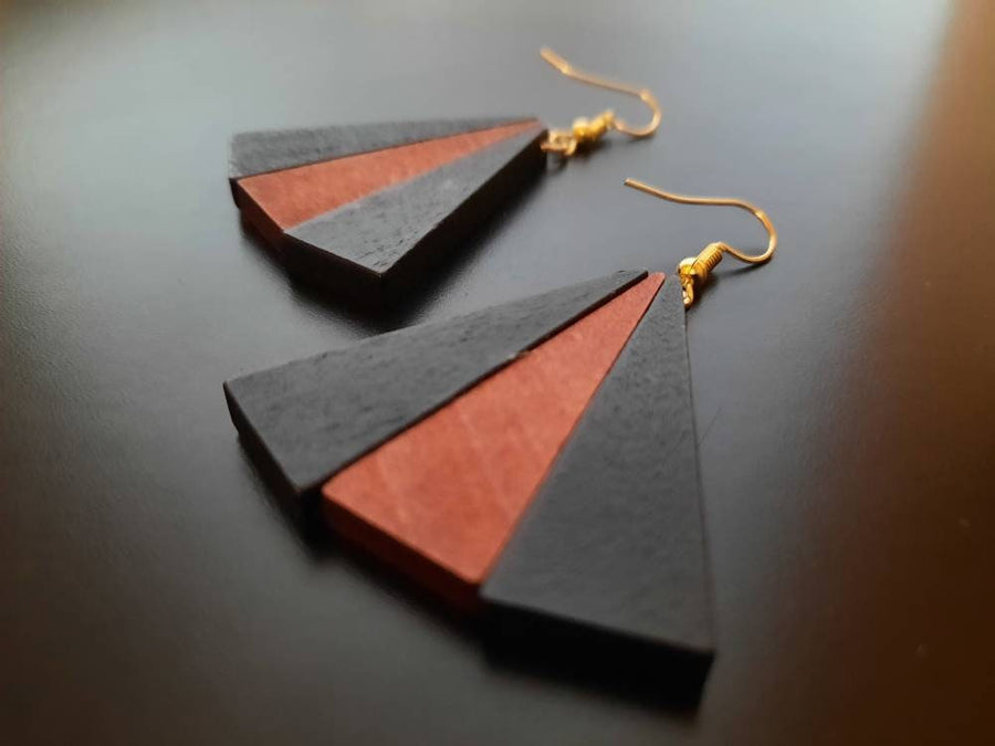 Black-brown wooden earrings in the form of long triangles, pendants made of dyed pear wood, new, handmade earrings from Germany