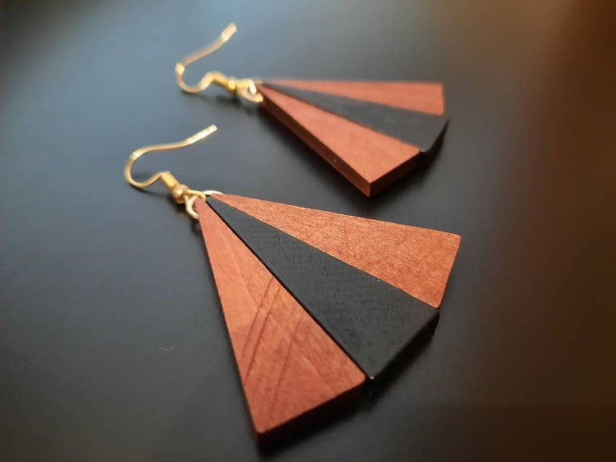 Black-brown wooden earrings in the form of long triangles, pendants made of dyed pear wood, new, handmade earrings from Germany