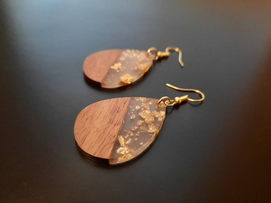 White-brown wooden earrings, teardrop-shaped made of walnut wood, synthetic resin and real wood, new, handmade earrings in white, Germany, 5 cm