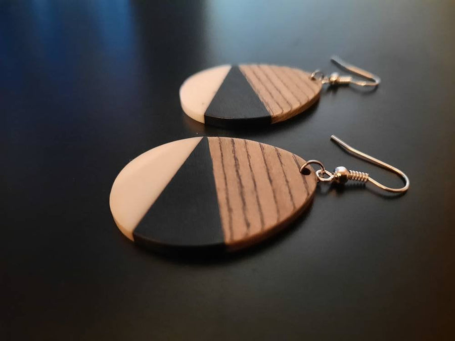 Black-white, green-olive, orange-green Wooden earrings in round shape with triangles, walnut wood and resin, new, handmade, Germany, new