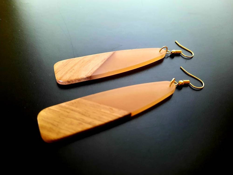 Rose/salmon-brown wooden earrings in the form of elongated tears, walnut wood and grey synthetic resin, handmade earrings from Germany, 8 cm