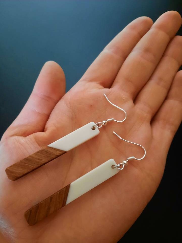 White-brown wooden earrings in the form of long sticks, made of walnut wood and white resin, handmade earrings, new, Germany, 7 cm