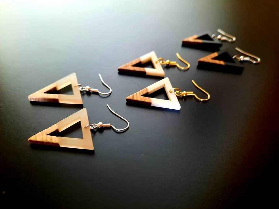 White-brown wooden earrings in the form of triangles with triangular hole, walnut wood and resin, new, handmade earrings, Germany, 5 cm