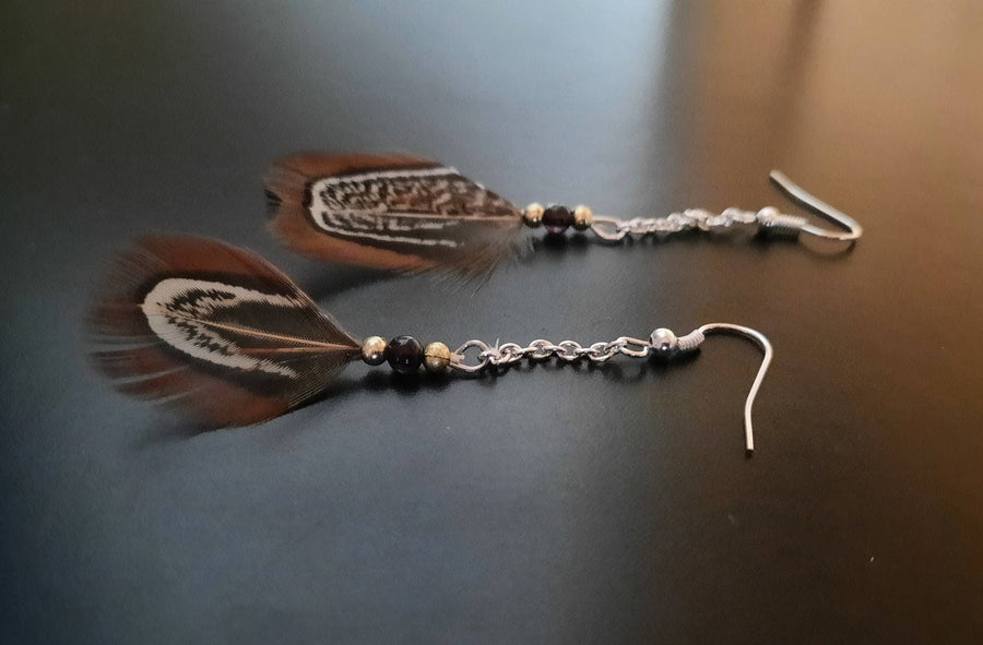 Black and white dotted feather earrings, hanging earrings with feathers and small beads (silver, gold and black), handmade, 6 cm, new