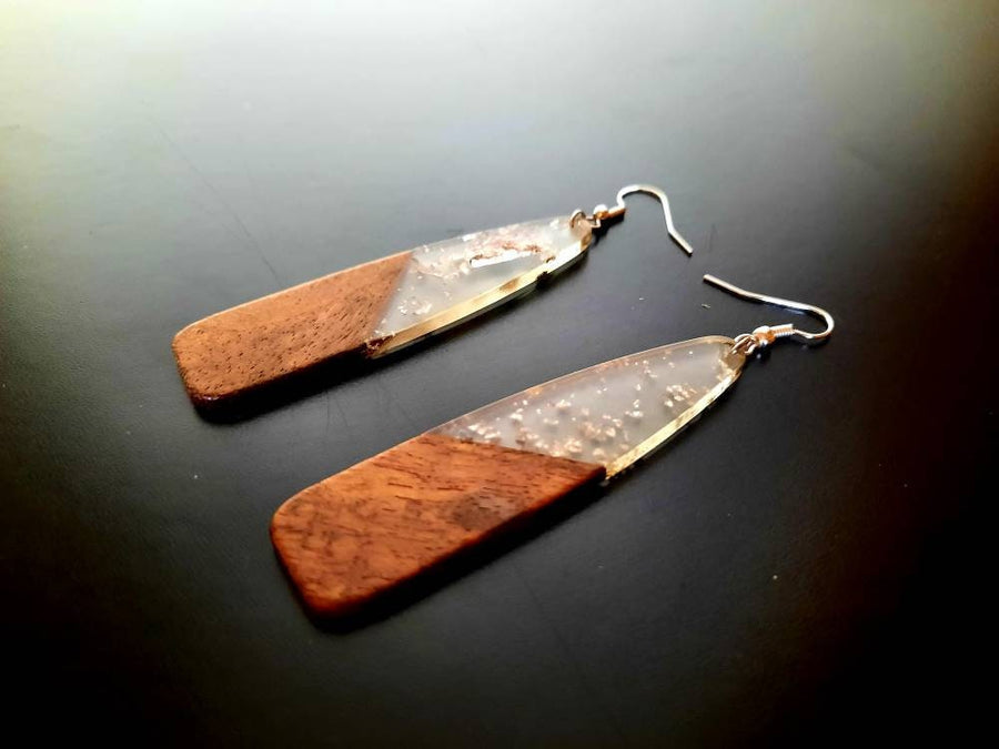 Gold-transparent wooden earrings in the form of elongated tears, made of walnut wood, resin and gold foil, handmade earrings, Germany, 8 cm