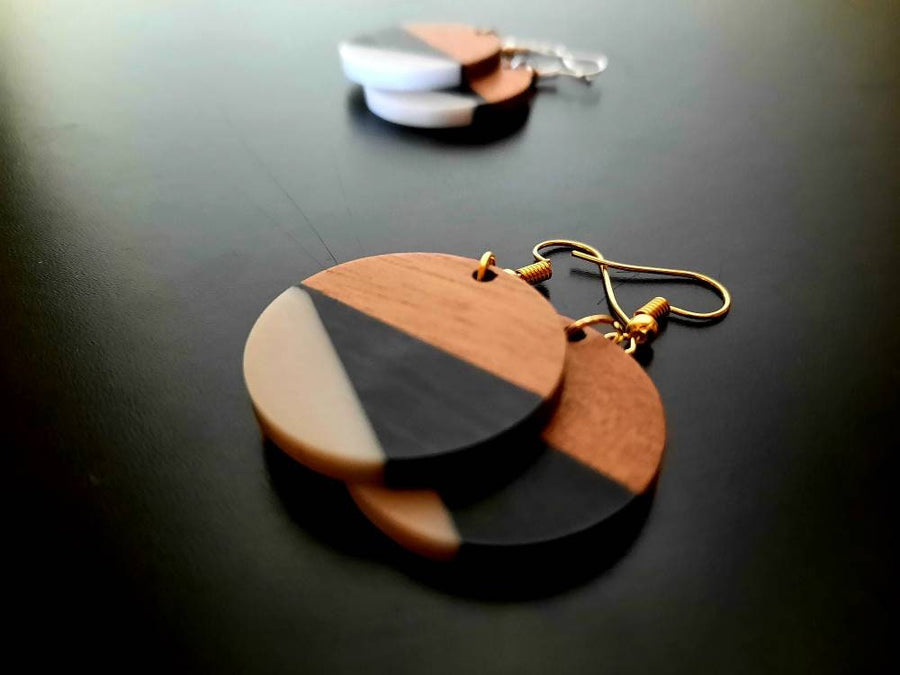 Black-grey, black-white, green-olive, orange-green, round wooden earrings, with triangles, walnut wood, resin, handmade, Deutschand, 4 cm