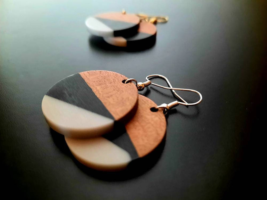 Black-grey, black-white, green-olive, orange-green, round wooden earrings, with triangles, walnut wood, resin, handmade, Deutschand, 4 cm