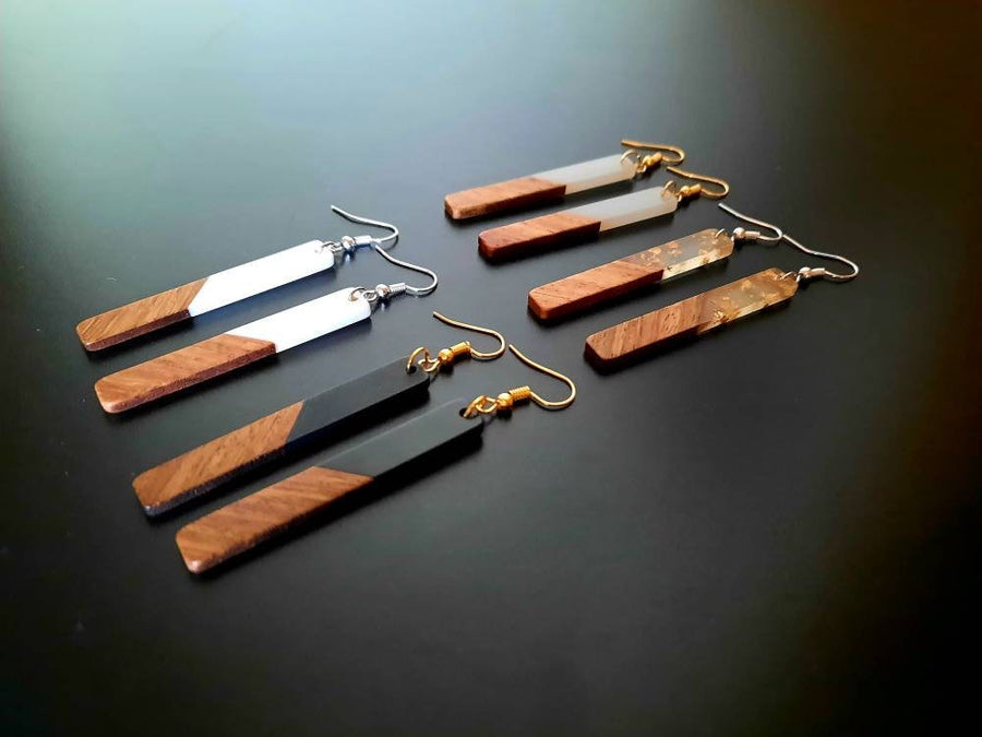 Silver-transparent wooden earrings in the form of long sticks, walnut wood, resin and silver foil, handmade earrings, Germany, 7 cm