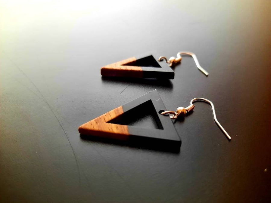 Black-brown wooden earrings in the form of triangles, triangular hole, walnut wood and resin, new, handmade earrings, Germany, 5 cm