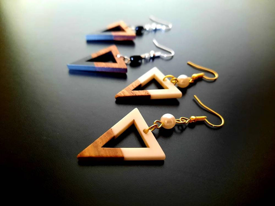 White-brown wooden earrings in the form of triangles with triangular hole, walnut wood and resin, new, handmade earrings, Germany, 5 cm