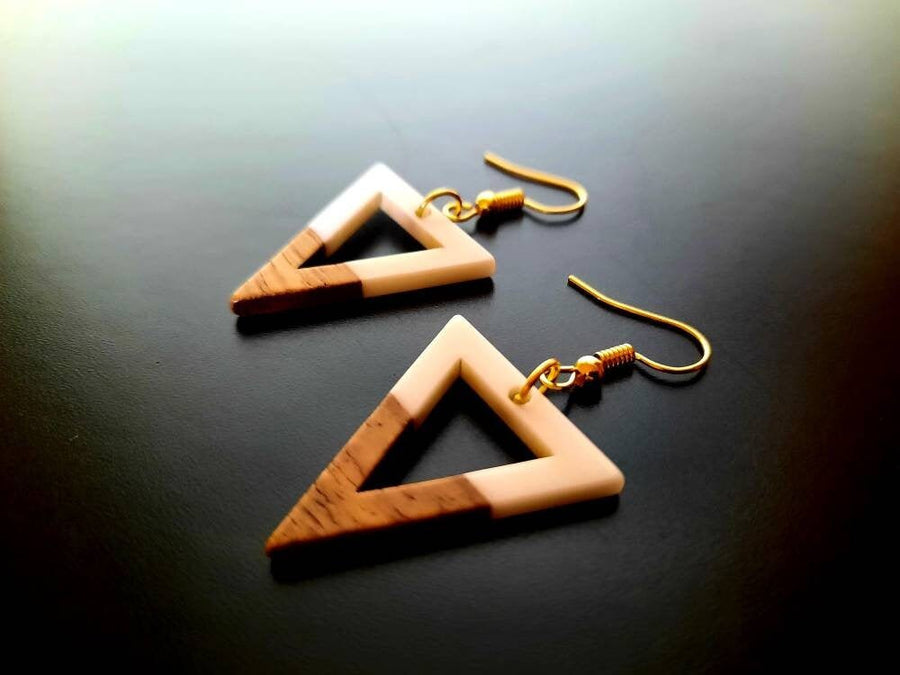 White-brown wooden earrings in the form of triangles with triangular hole, walnut wood and resin, new, handmade earrings, Germany, 5 cm