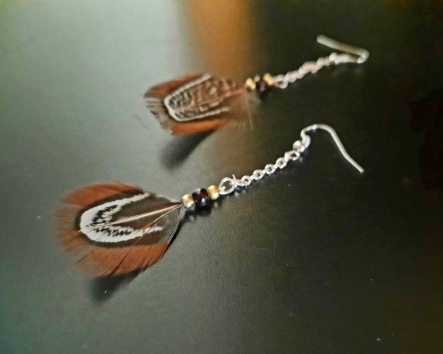 Brown-black striped feather earrings, hanging earrings with feathers and small beads (silver, gold and black), handmade, 6 cm, new