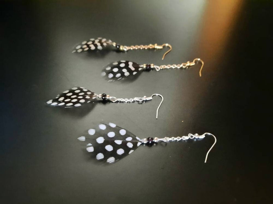 Black and white dotted feather earrings, hanging earrings with feathers and small beads (silver, gold and black), handmade, 6 cm, new