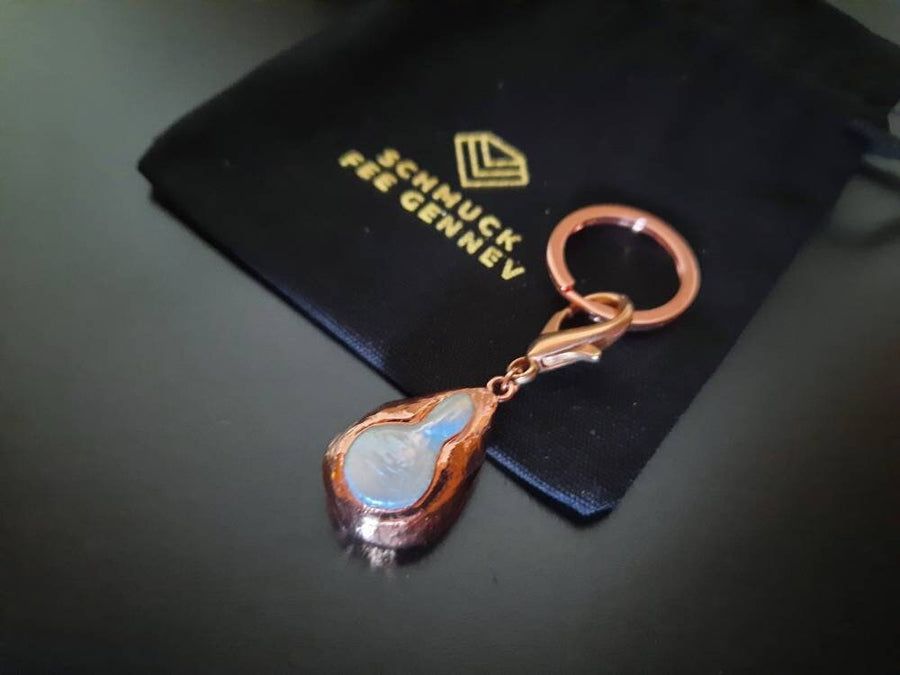 Rose gold keychain with gold-plated white freshwater pearl and gold-plated carabiner hook, pendant from Germany, handmade