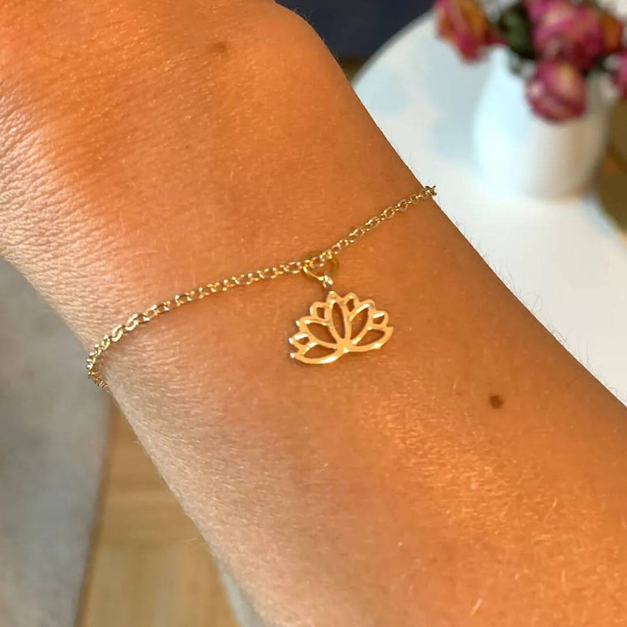 Gold-plated necklace with lotus flower, fine gold-plated link chain with extension chain and golden pendant in yellow gold, handmade, new