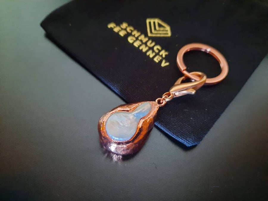 Rose gold keychain with gold-plated white freshwater pearl and gold-plated carabiner hook, pendant from Germany, handmade