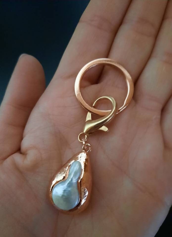 Rose gold keychain with gold-plated white freshwater pearl and gold-plated carabiner hook, pendant from Germany, handmade