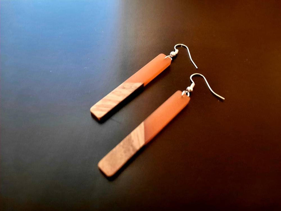 Gold-transparent wooden earrings in the form of long rods, walnut wood, resin and gold foil, handmade earrings, Germany, 7 cm, new