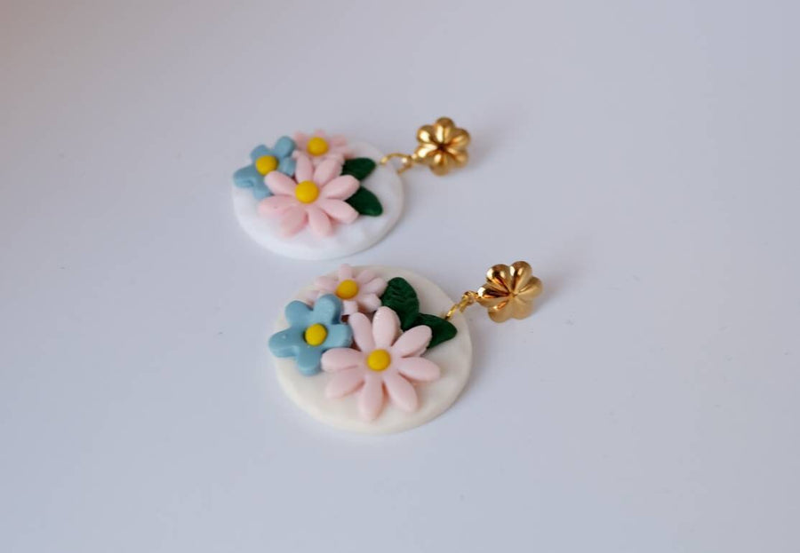 White, round polymerclay earrings with colorful flowers (light blue, pale pink), golden studs, handmade, Germany, 4 cm, creamy white