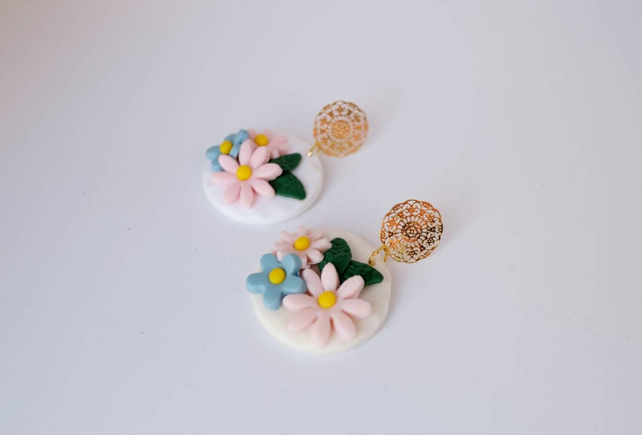 White, round polymerclay earrings with colorful flowers (light blue, pale pink), golden studs, handmade, Germany, 4 cm, creamy white