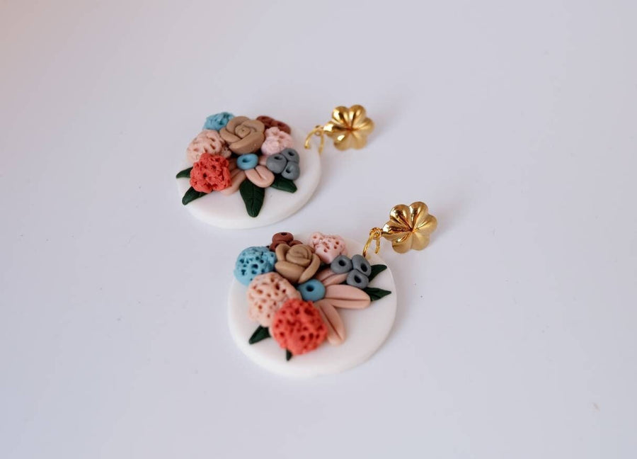 White, round polymerclay earrings with colorful flowers (red, beige, pink), ver. golden studs, handmade, Germany, 4 cm, creamy white