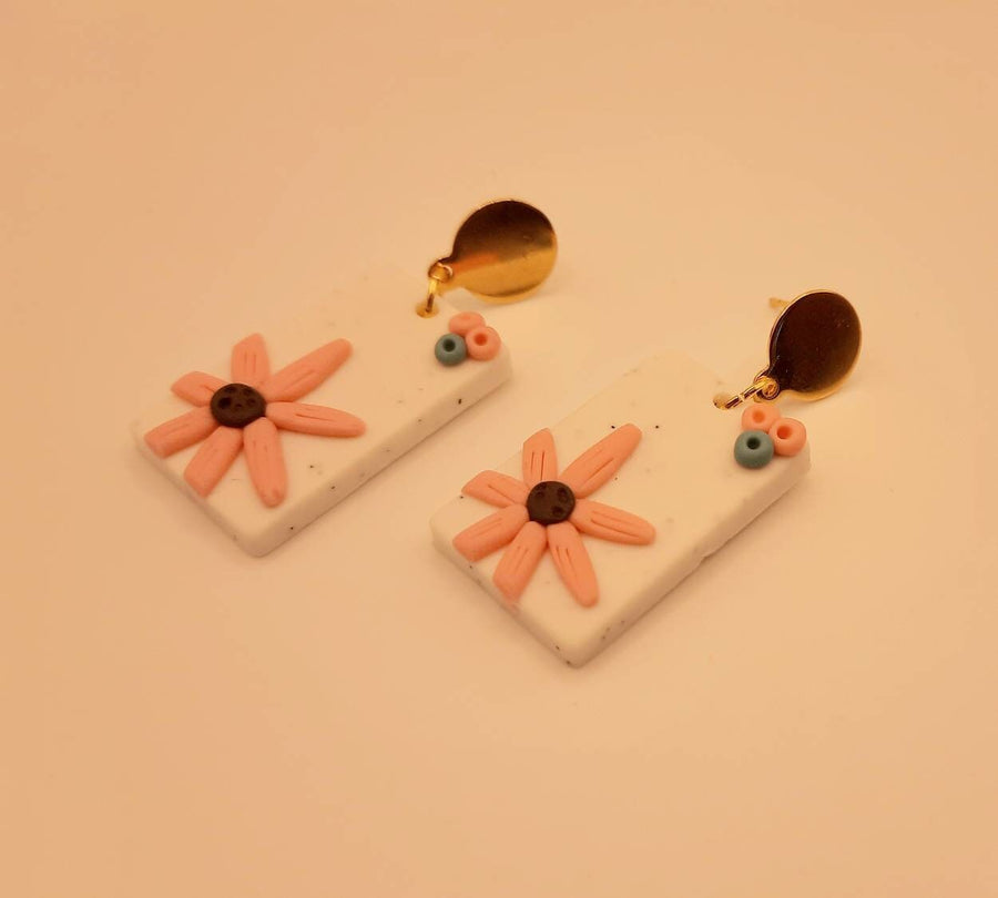 White polymerclay earrings with flowers, square, floral pattern, golden studs, handmade earrings from Germany, 4-5 cm, clay