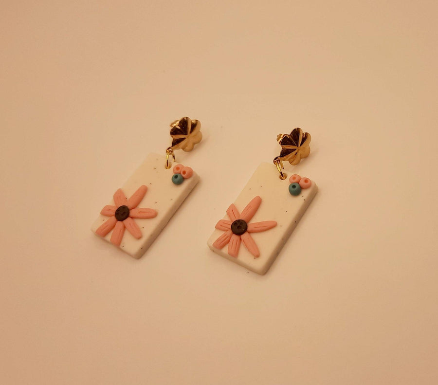 White polymerclay earrings with flowers, square, floral pattern, golden studs, handmade earrings from Germany, 4-5 cm, clay