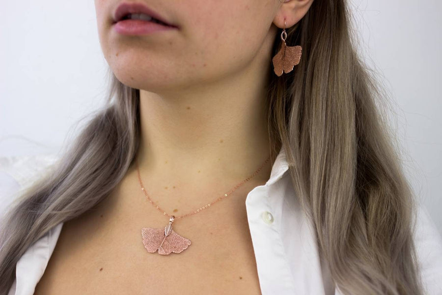 Chaîne avec feuille de ginkgo plaquée or rosé, feuille de ginkgo plaquée or rosé, collier avec pendentif en filigrane, feuille véritable, or rosé, chaîne, Allemagne, fait main, nouveau